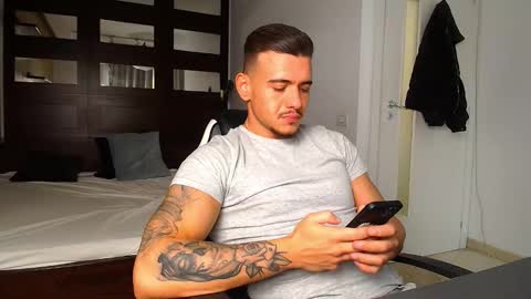 Snapshot of elijahthorne chatting on March 3, 6:41 am ElijahThorne online show from March 3, 6:41 am