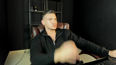 Snapshot of elijahthorne chatting on April 1, 8:26 am ElijahThorne online show from April 1, 8:26 am
