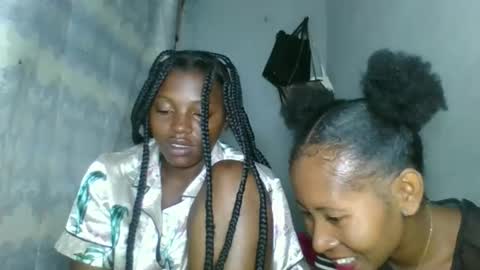 Snapshot of elina981 chatting on February 3, 6:22 am elina981 online show from February 3, 6:22 am