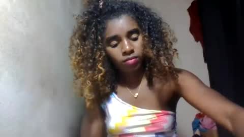Snapshot of elina981 chatting on July 13, 9:23 am elina981 online show from July 13, 9:23 am