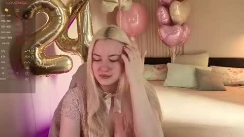 Snapshot of elina_nortas chatting on June 18, 4:24 am Elina online show from June 18, 4:24 am