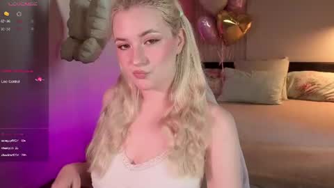 Snapshot of elina_nortas chatting on June 27, 12:22 pm Elina online show from June 27, 12:22 pm