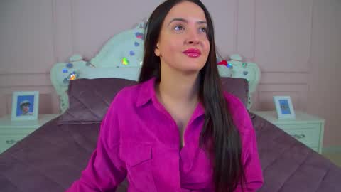 ElinaBellucci online show from February 18, 4:41 am