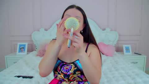 Snapshot of elinabellucci chatting on April 1, 4:35 am ElinaBellucci online show from April 1, 4:35 am