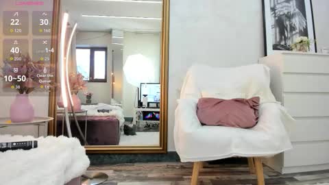 Snapshot of elinamoon_ chatting on February 19, 6:53 am Elina online show from February 19, 6:53 am