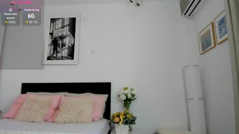 Snapshot of elinamoon_ chatting on July 20, 5:22 am Elina online show from July 20, 5:22 am