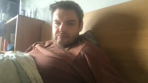 Snapshot of eliot26 chatting on April 6, 10:27 am e26 online show from April 6, 10:27 am