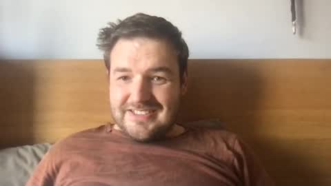 Snapshot of eliot26 chatting on April 8, 9:53 am e26 online show from April 8, 9:53 am
