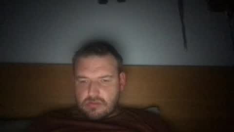 Snapshot of eliot26 chatting on April 17, 7:33 am e26 online show from April 17, 7:33 am