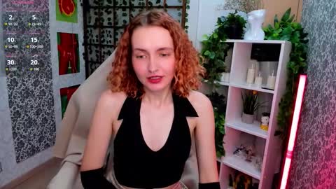 Snapshot of elis_cherry chatting on December 16, 2:38 am Elis online show from December 16, 2:38 am