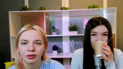 elis_sunny online show from February 3, 6:22 am