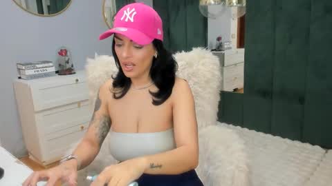 Snapshot of elisabaxter chatting on January 12, 5:12 am Maria online show from January 12, 5:12 am