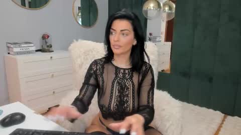 Snapshot of elisabaxter chatting on February 3, 6:22 am Maria online show from February 3, 6:22 am