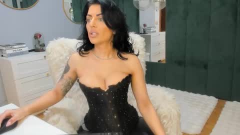 Snapshot of elisabaxter chatting on February 26, 5:06 am Maria online show from February 26, 5:06 am