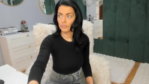 Snapshot of elisabaxter chatting on February 27, 5:40 am Maria online show from February 27, 5:40 am