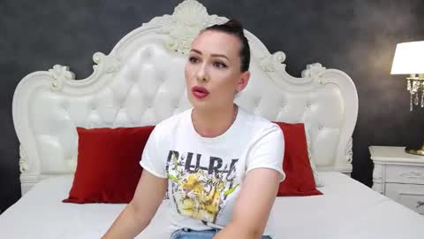 Snapshot of elisabethswan chatting on October 12, 8:35 am Krissy online show from October 12, 8:35 am