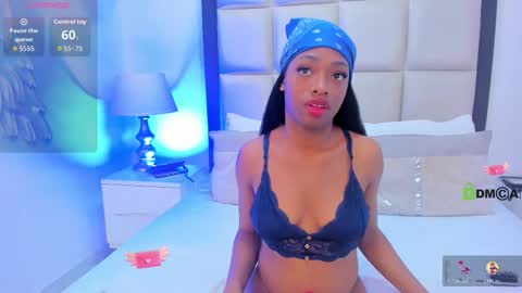 Snapshot of elisabettamonroy chatting on October 22, 3:01 pm elisabettamonroy online show from October 22, 3:01 pm