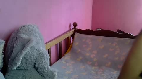 Snapshot of elisah01 chatting on February 15, 4:53 am elisah01 online show from February 15, 4:53 am