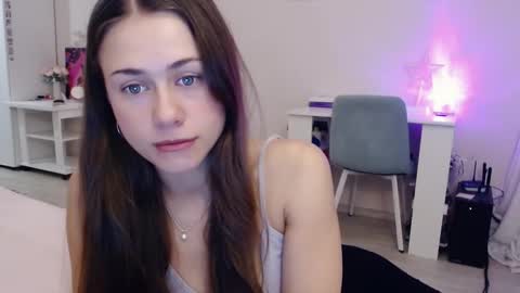 Snapshot of eliscuteblonde chatting on November 13, 5:06 am Elis online show from November 13, 5:06 am