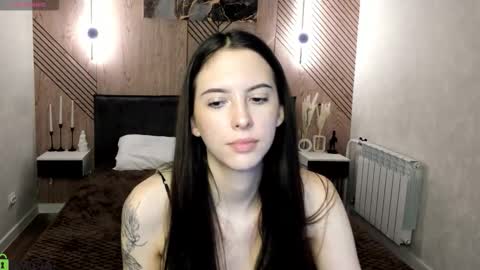 Snapshot of elise_robbie chatting on March 6, 1:24 am Elise online show from March 6, 1:24 am