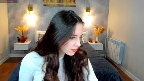 Snapshot of elise_robbie chatting on March 29, 1:05 am Elise online show from March 29, 1:05 am