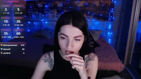 Elise online show from December 5, 11:38 am