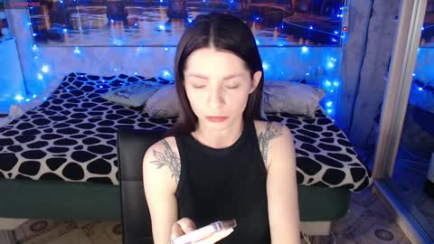 Elise online show from December 6, 9:32 am