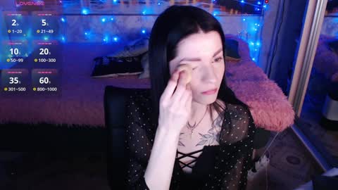 Elise online show from December 9, 10:00 am