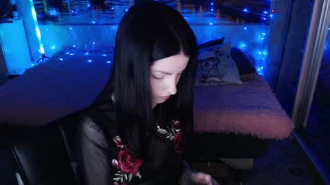 Elise online show from December 12, 10:45 am