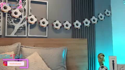 Elise Play Boobs online show from June 26, 11:31 pm