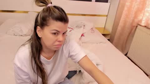 Elly online show from March 23, 10:30 am