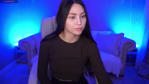 elisevelour online show from October 19, 12:50 pm