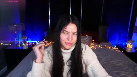 elisevelour online show from January 15, 5:16 pm