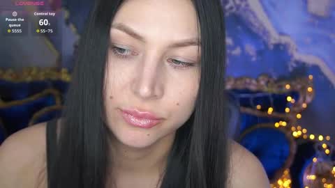 elisevelour online show from April 7, 12:05 pm