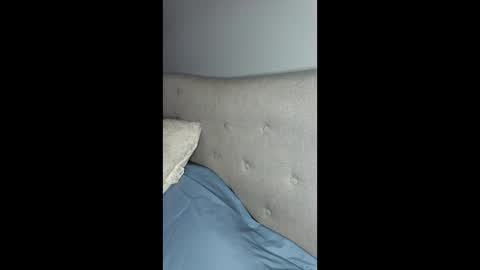 Snapshot of elishacohen33 chatting on April 11, 8:24 pm elishacohen33 online show from April 11, 8:24 pm
