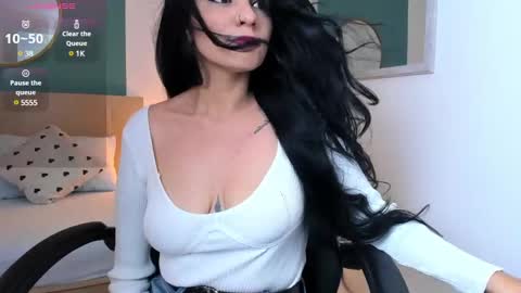 Snapshot of elissa_iris chatting on March 9, 2:07 am E L I S S A online show from March 9, 2:07 am