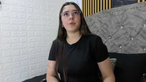 elisvega online show from April 4, 8:28 pm