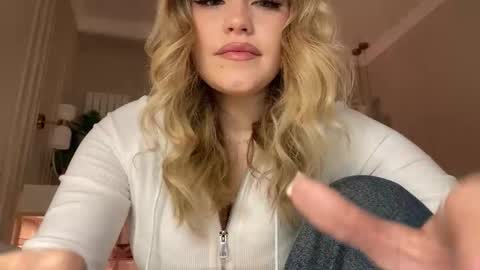 Stephanie online show from March 29, 8:09 pm