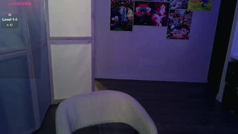 Snapshot of eliza_benet_ chatting on April 7, 2:17 pm Ari online show from April 7, 2:17 pm