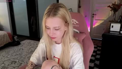 Elizabeth online show from May 15, 3:19 pm