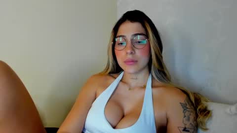 Snapshot of eliza_sanz chatting on February 16, 12:30 am My name is ElizaPVT is open online show from February 16, 12:30 am