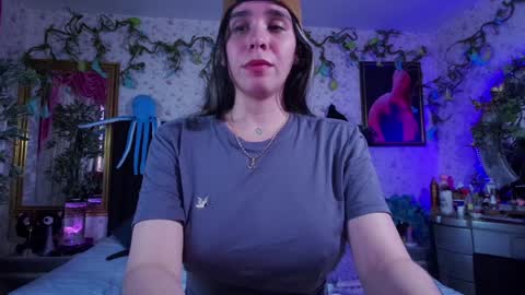 Elizabeth online show from January 16, 7:20 pm