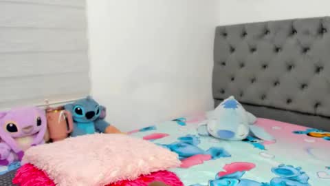 Snapshot of elizabeth_18_ chatting on November 2, 4:37 am ELIZA online show from November 2, 4:37 am