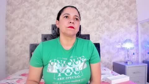 Elizabeth online show from October 23, 9:35 pm