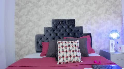 Snapshot of elizabeth_colleman chatting on December 15, 9:08 pm Elizabeth online show from December 15, 9:08 pm