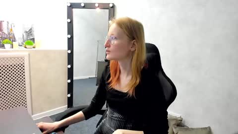 Snapshot of elizabeth_harpper chatting on March 7, 12:58 am Elizabeth online show from March 7, 12:58 am