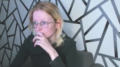 Snapshot of elizabeth_harpper chatting on November 6, 1:39 am Elizabeth online show from November 6, 1:39 am