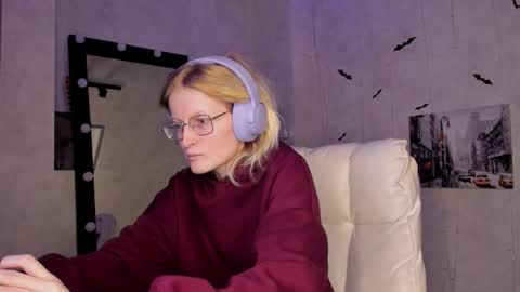 Snapshot of elizabeth_harpper chatting on November 17, 1:11 am Elizabeth online show from November 17, 1:11 am