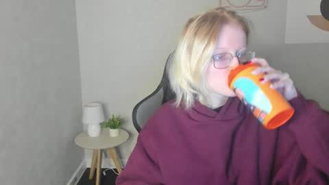 Snapshot of elizabeth_harpper chatting on November 18, 1:11 am Elizabeth online show from November 18, 1:11 am