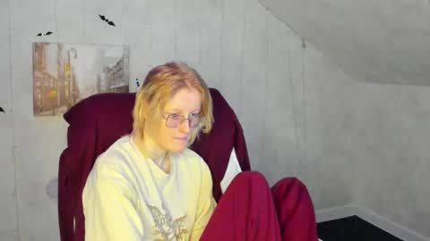 Snapshot of elizabeth_harpper chatting on November 19, 1:49 am Elizabeth online show from November 19, 1:49 am